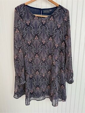 ASTR Floral Paisley Long Sleeve Shift Dress- Navy & Blush